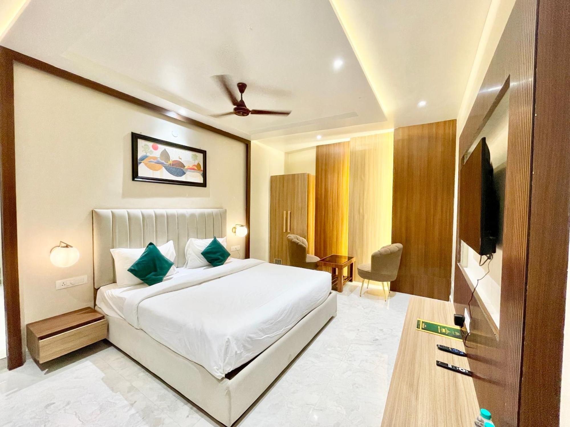Hotel Vedangam Inn ! Varanasi - Foreigner'S Choice ! Fully Air-Conditioned Hotel With Parking Availability, Near Kashi Vishwanath Temple, And Ganga Ghat Exterior foto