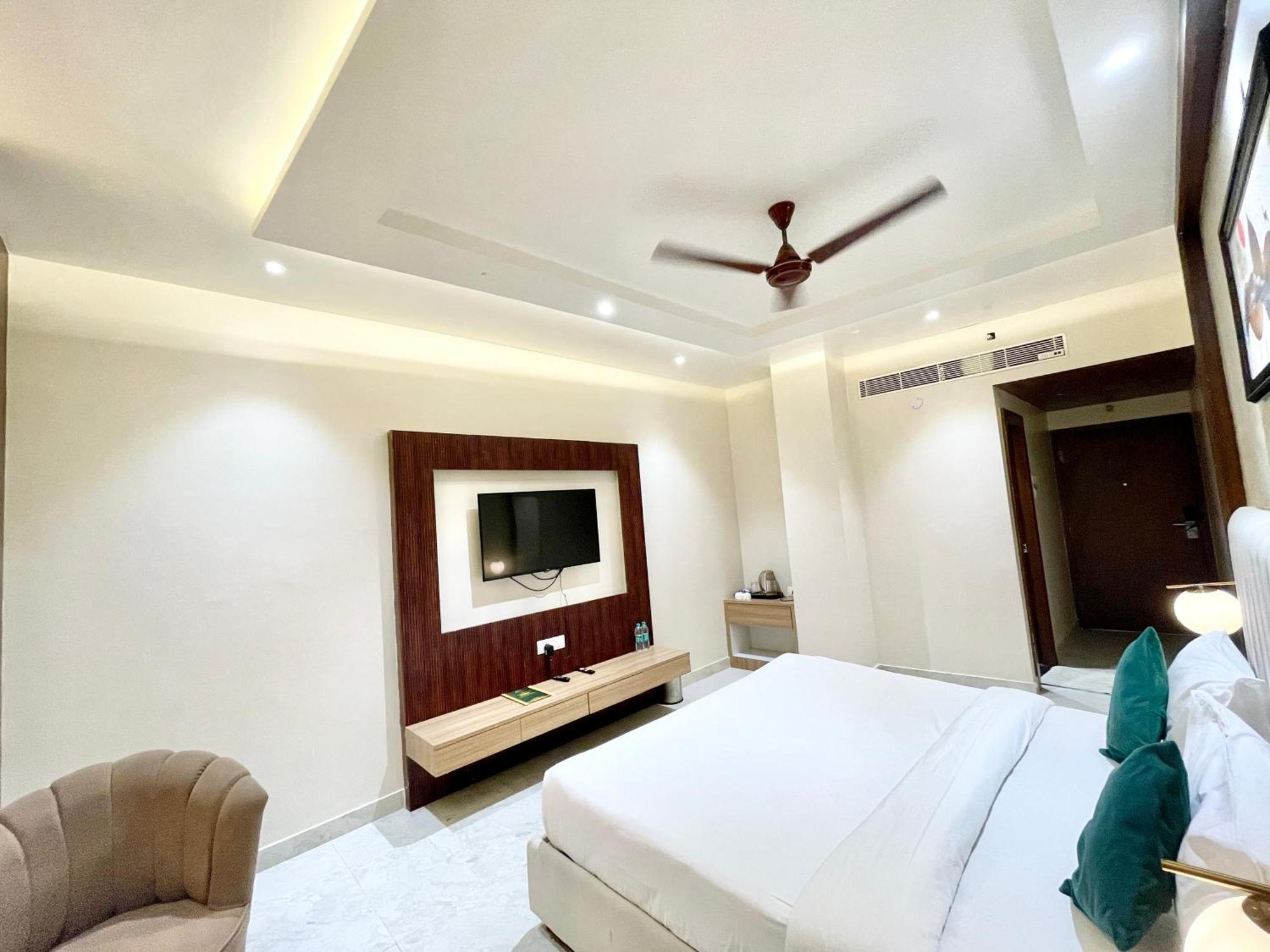 Hotel Vedangam Inn ! Varanasi - Foreigner'S Choice ! Fully Air-Conditioned Hotel With Parking Availability, Near Kashi Vishwanath Temple, And Ganga Ghat Exterior foto
