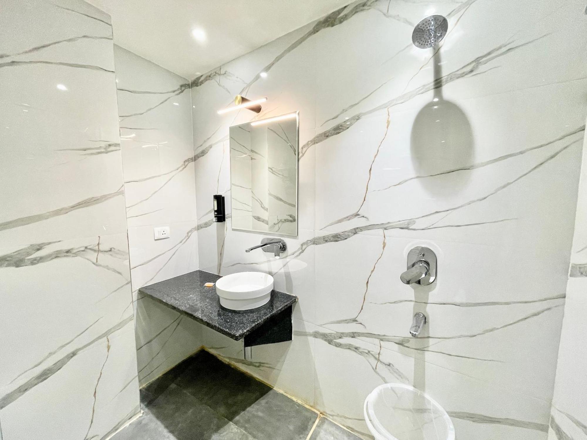 Hotel Vedangam Inn ! Varanasi - Foreigner'S Choice ! Fully Air-Conditioned Hotel With Parking Availability, Near Kashi Vishwanath Temple, And Ganga Ghat Exterior foto