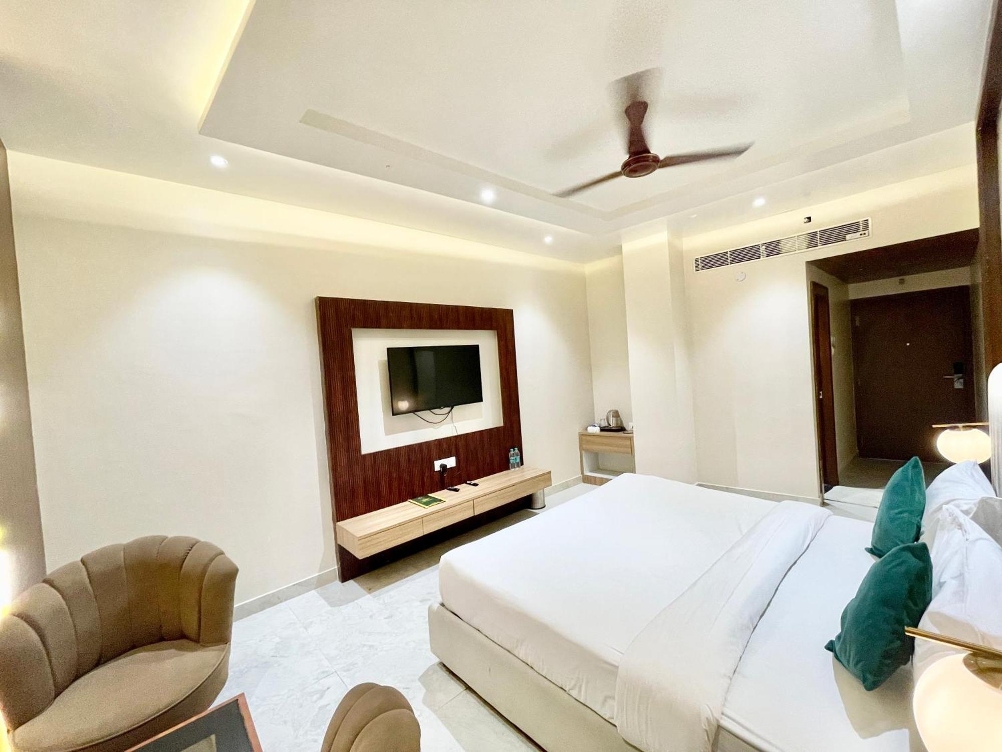 Hotel Vedangam Inn ! Varanasi - Foreigner'S Choice ! Fully Air-Conditioned Hotel With Parking Availability, Near Kashi Vishwanath Temple, And Ganga Ghat Exterior foto