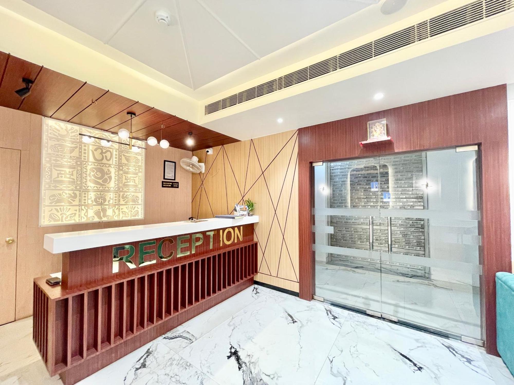 Hotel Vedangam Inn ! Varanasi - Foreigner'S Choice ! Fully Air-Conditioned Hotel With Parking Availability, Near Kashi Vishwanath Temple, And Ganga Ghat Exterior foto